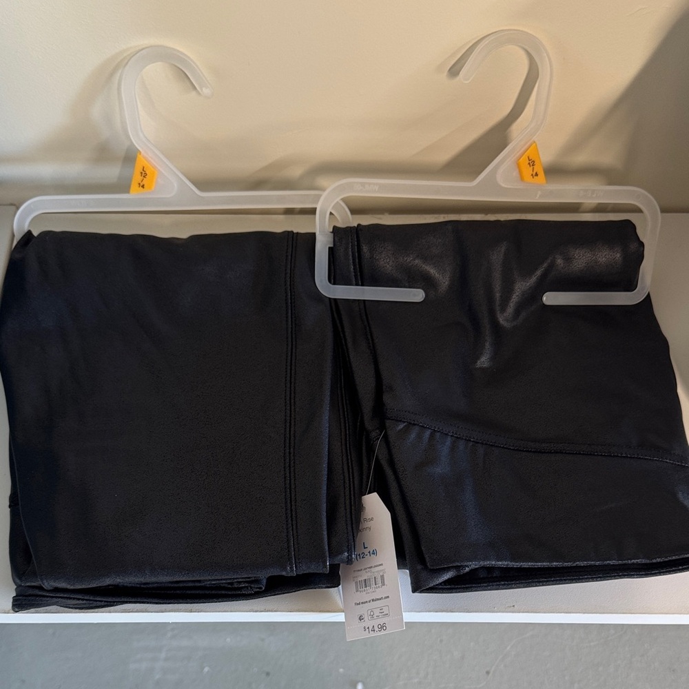 NWT womens 2 back size large leggings
